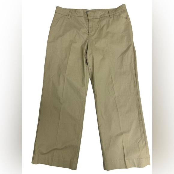 Dickies Khakis Relaxed Fit for Women Size 14 Small Stain Below Right Back Pocket - Picture 1 of 3